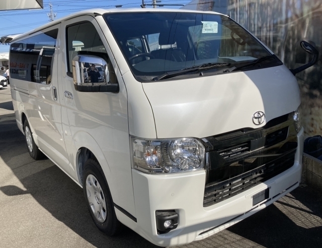 家族でのお出かけや、車中泊でも活躍！【アクロス】