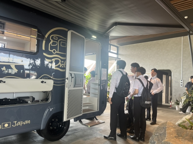 【福岡店】整備士学校の学生さんが店舗見学にいらっしゃいました！